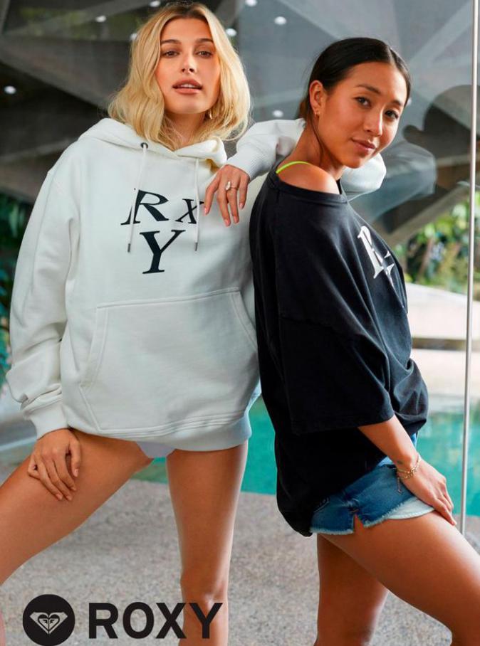 Hailey Bieber & Kelia Moniz . Roxy (2020-07-23-2020-07-23)