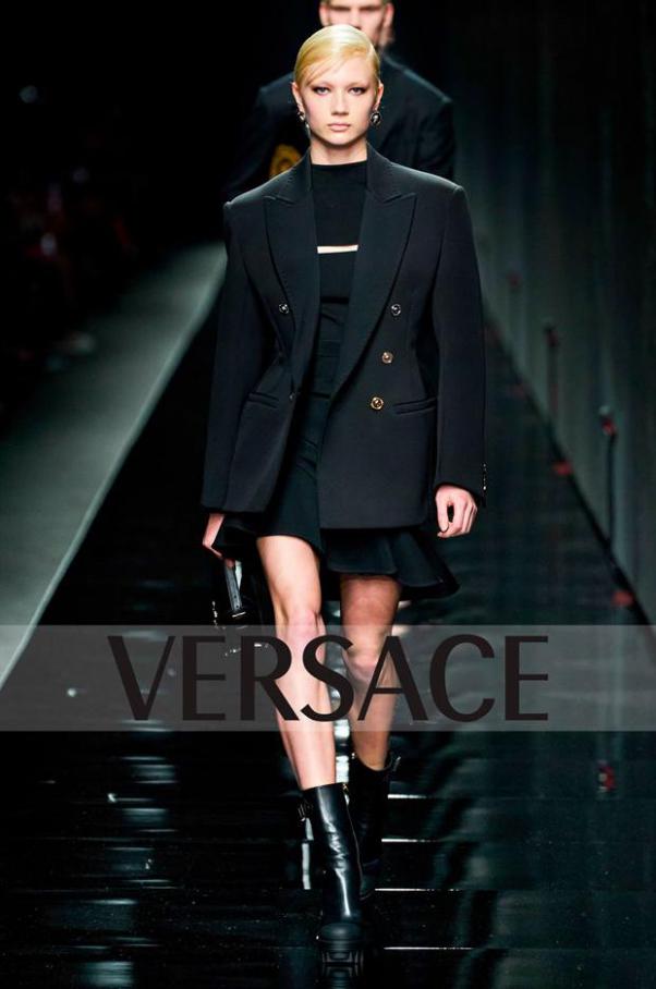 Collection Automne/Hiver 2020-21 Femme . Versace (2020-08-04-2020-08-04)