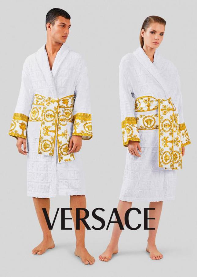 Peignoirs de Luxe . Versace (2020-08-21-2020-08-21)