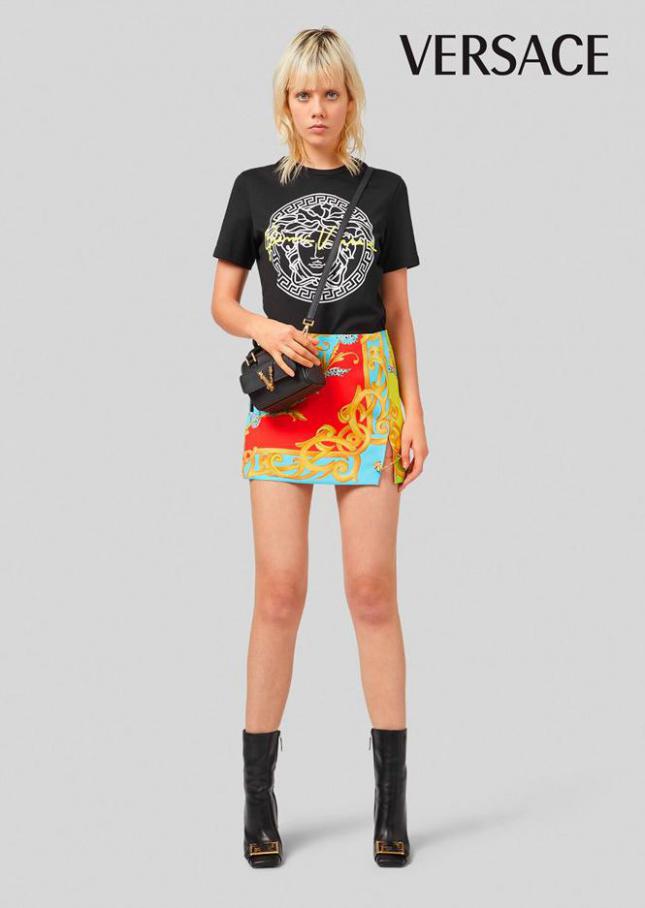 Summer Capsule Collection . Versace (2020-08-21-2020-08-21)